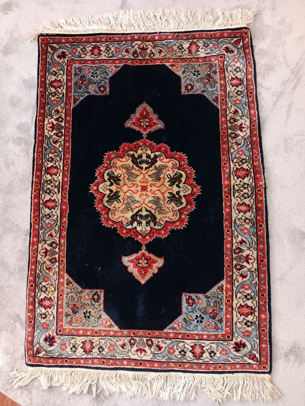 Prachtig handgeknoopt Perzisch tapijt, donkerblauw met rood, Huis en Inrichting, Ophalen, 100 tot 150 cm, Blauw, 50 tot 100 cm