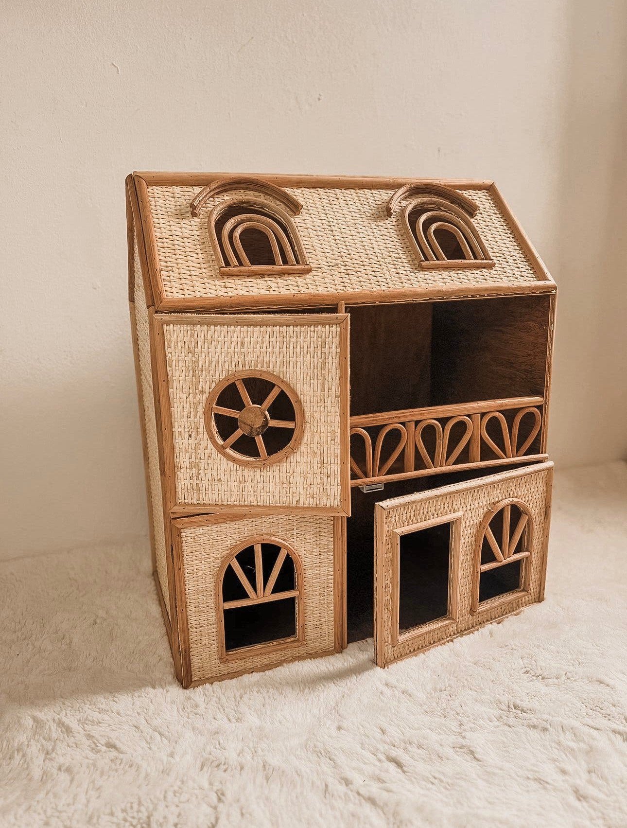 Rotan poppenhuis - NIEUW!, Ophalen, Zo goed als nieuw, Loopwiel of Rad