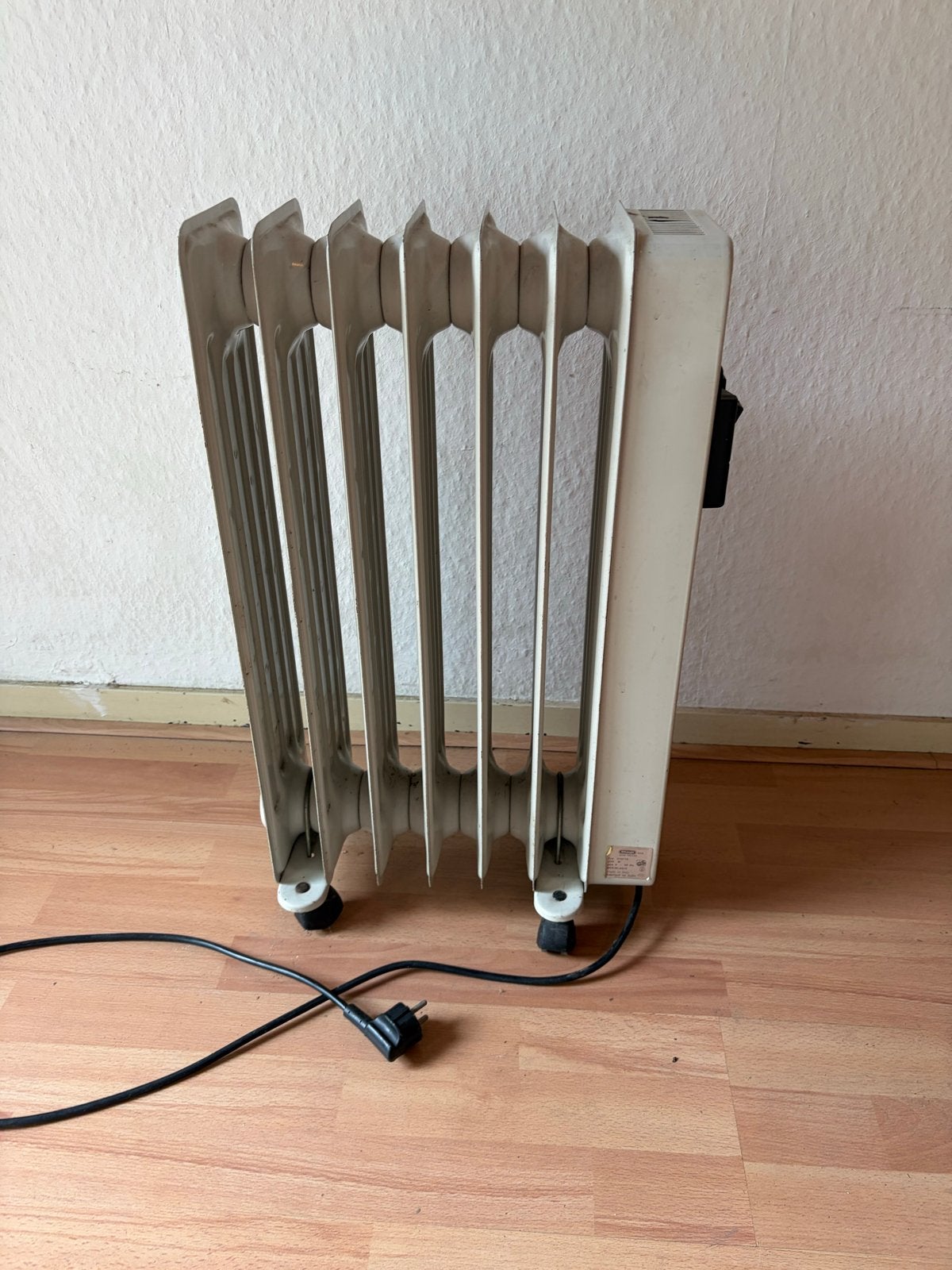 Delonghi olieradiator 1500W - Elektrische verwarming, Ophalen, Oliekachel, Gebruikt, Elektrisch