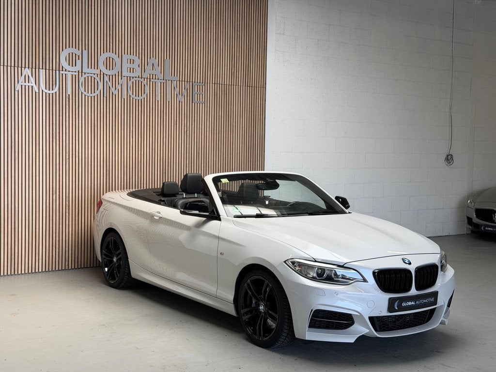 BMW 2-serie Cabrio M235i - AUTOMAAT - PARELMOER WIT - LEER -, Auto's, BMW, Achterwielaandrijving, Gebruikt, 1595 kg, 4 stoelen