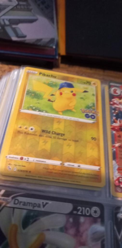 Pikachu  reverseholo, Hobby en Vrije tijd, Verzamelkaartspellen | Pokémon, Ophalen of Verzenden, Zo goed als nieuw, Losse kaart