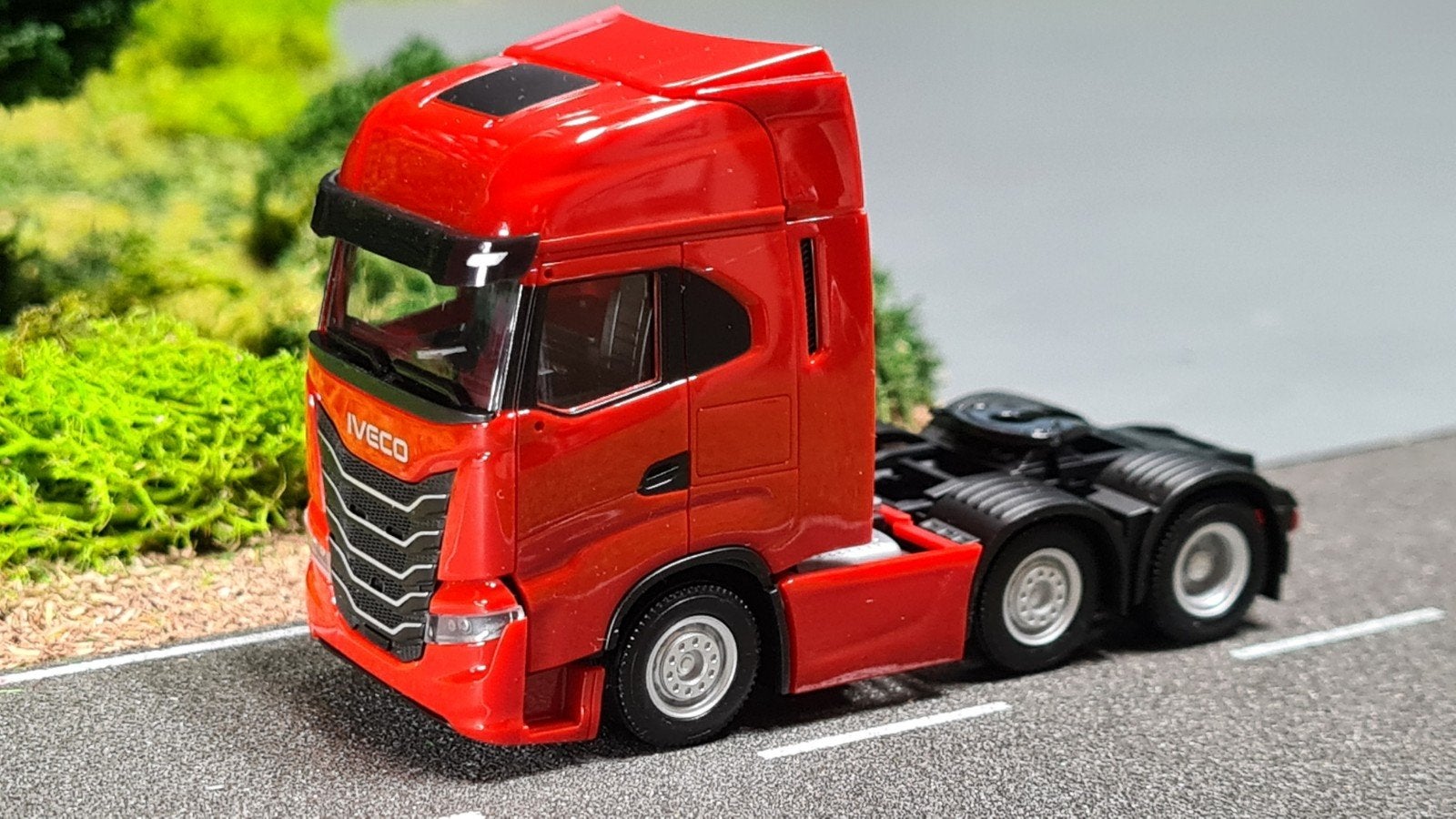 150 Herpa 1:87 Iveco S-Way 6x2 trekker, Ophalen of Verzenden, Nieuw, Bus of Vrachtwagen, Herpa