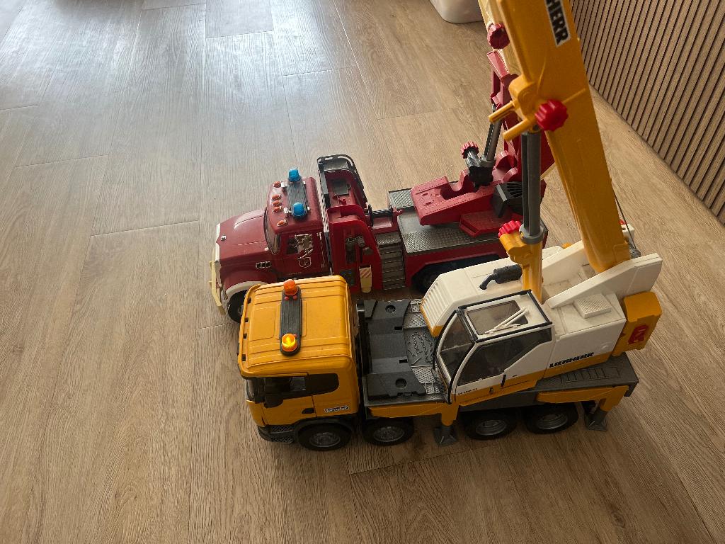 Scania vrachtwagen en Mack brandweerwagen, Ophalen, Gebruikt, Jongen of Meisje
