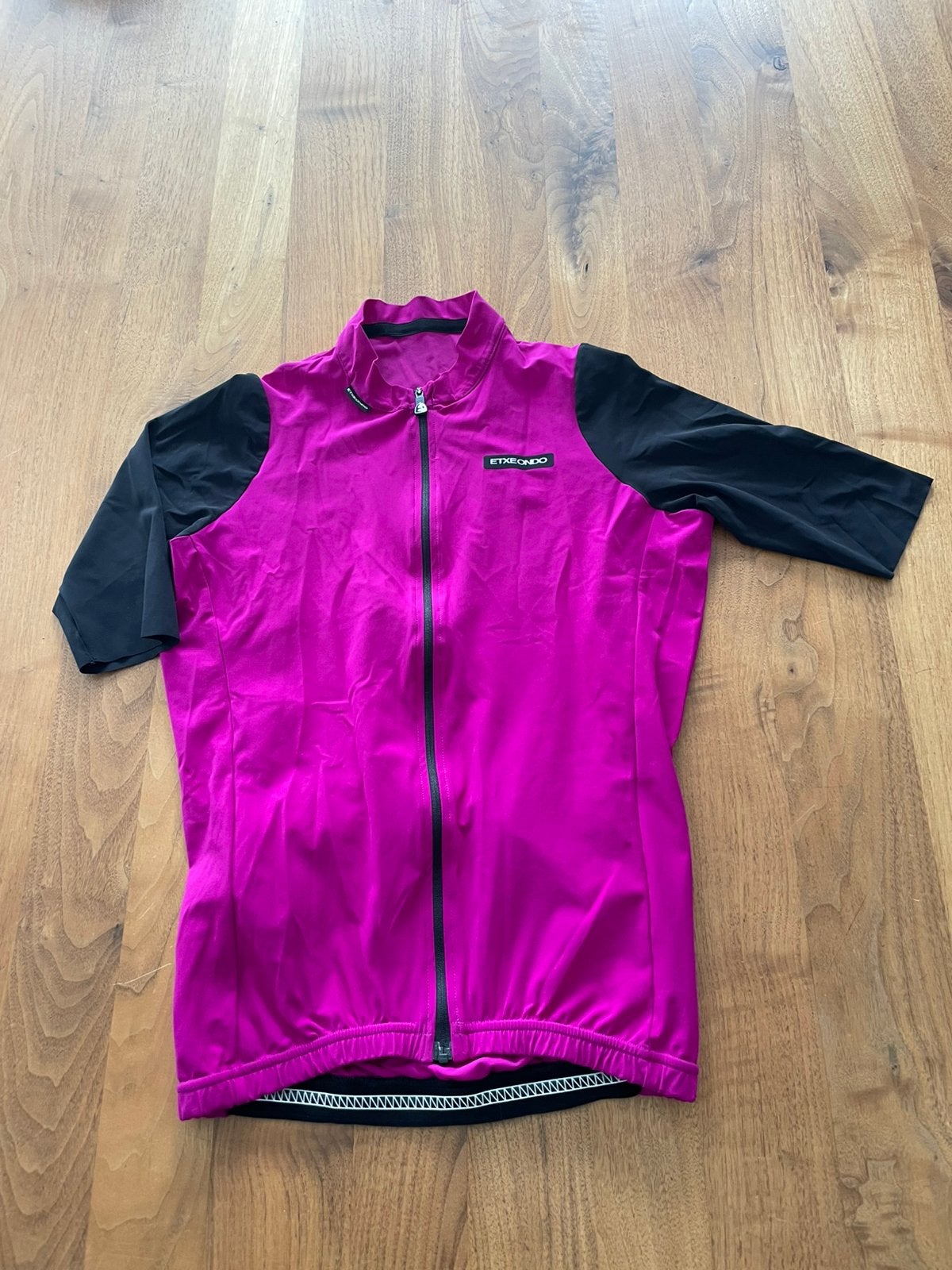Topmerk Etxeondo fietskleding uit Spanje - maat S, Kleding | Dames, Ophalen, Zo goed als nieuw, Roze, Hardlopen of Fietsen