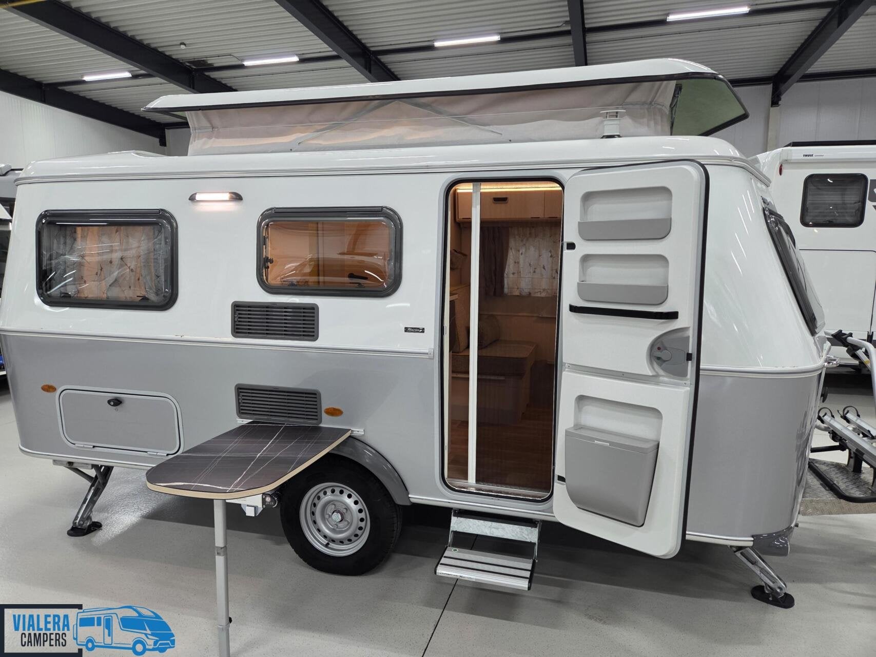 Eriba Touring 550 Urban 2025 *mover* Voortent* Nieuwstaat, Caravans en Kamperen, Bedrijf, 750 - 1000 kg, Hymer, 5 tot 6 meter
