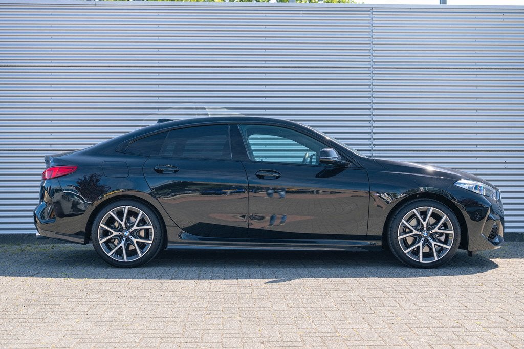 BMW 2 Serie Gran Coupé 220 High Executive M Sport Automaat, Auto's, BMW, Gebruikt, Met garantie (alle), 179 pk, Zwart