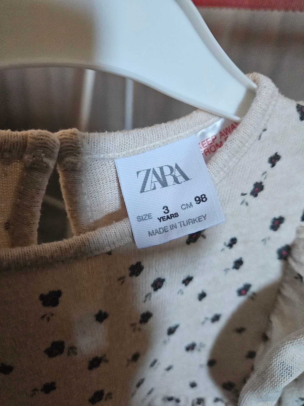 Meisjeskleding, 3 jurken+een Tommy t-shirt: Zara en River Is, Ophalen, Gebruikt, Meisje, Jurk of Rok