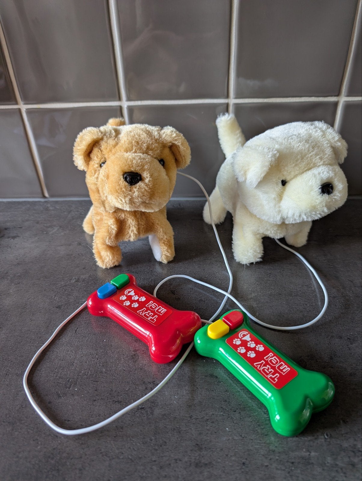 Twee interactieve hondjes die kunnen lopen en blaffen, Ophalen, Gebruikt, Hond, Bruin