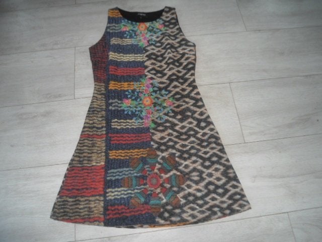 NIEUWSTAAT! Desigual; Mouwloos stevig jurkje; maat L, Zwart, Maat 42/44 (L), Ophalen of Verzenden, Zo goed als nieuw