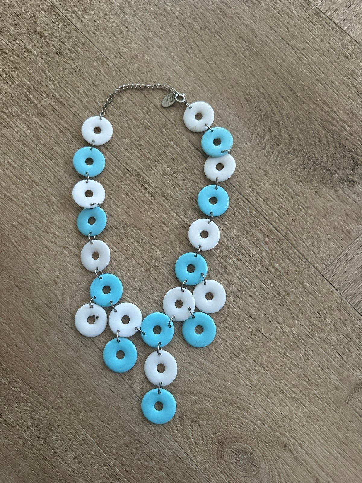 Ketting met blauw-witte ringen, Ophalen of Verzenden, Gebruikt, Blauw, Kunststof