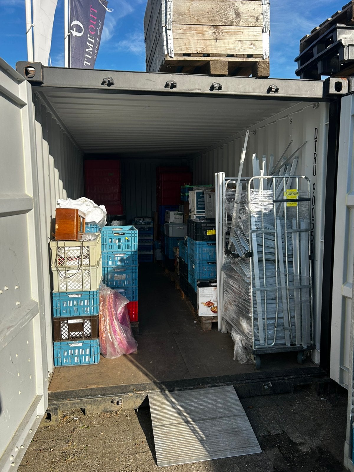 Zeecontainer vol met cateringspullen, Ophalen, Overige typen, Time Out, Boonsweg 43