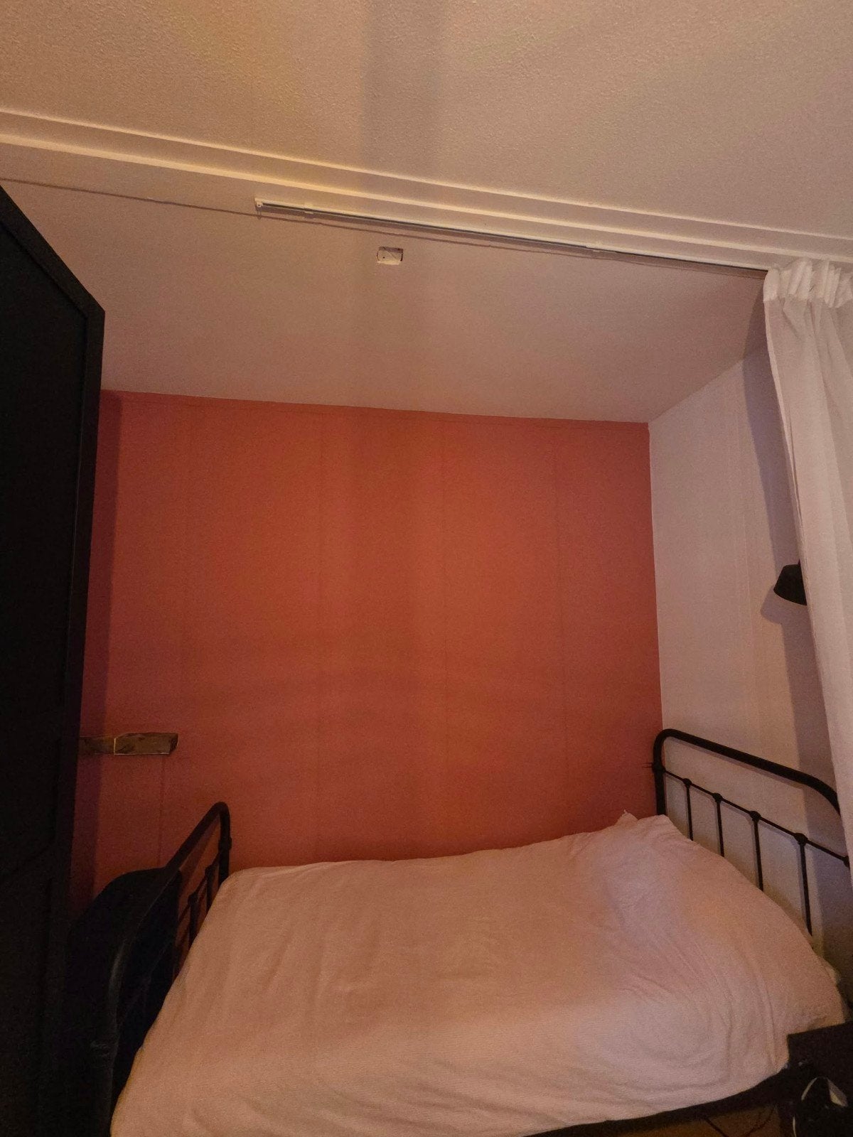 Zwart metalen eenpersoonsbed met lattenbodem, Ophalen, Gebruikt, 90 cm, Eenpersoons