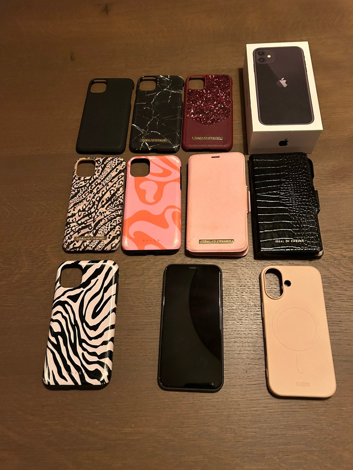 Iphone 11 met Ideal of Sweden hoesjes, Telecommunicatie, Ophalen of Verzenden, Zo goed als nieuw, 64 GB, IPhone 11