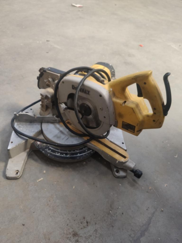 DeWalt afkortzaag - werking onbekend, Ophalen, Gebruikt, 70 mm of meer, 600 tot 1200 watt