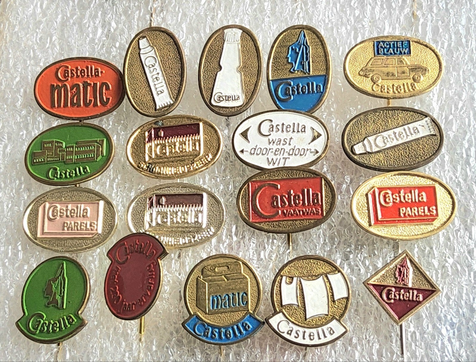 18 Castella Speldjes - Vintage Reclame, Verzamelen, Ophalen of Verzenden, Gebruikt, Overige onderwerpen, Speldje of Pin