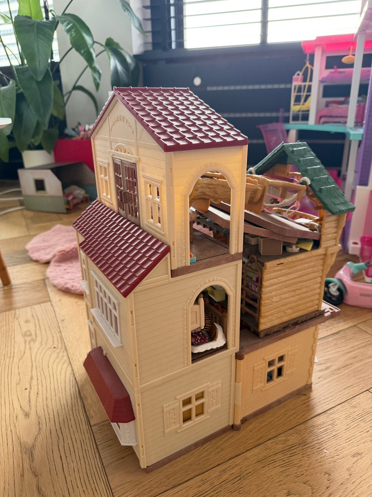 Sylvanian Families groot huis + boomhut, Kinderen en Baby's, Speelgoed | Poppenhuizen, Ophalen of Verzenden, Zo goed als nieuw