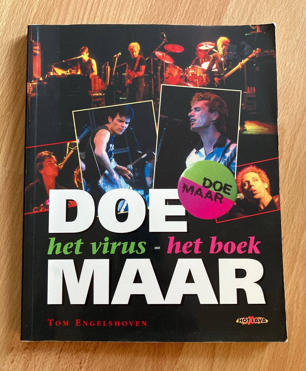 Doe Maar: Het Virus - Het Boek (Tom Engelshoven), Boeken, Muziek, Ophalen of Verzenden, Gelezen, Artiest