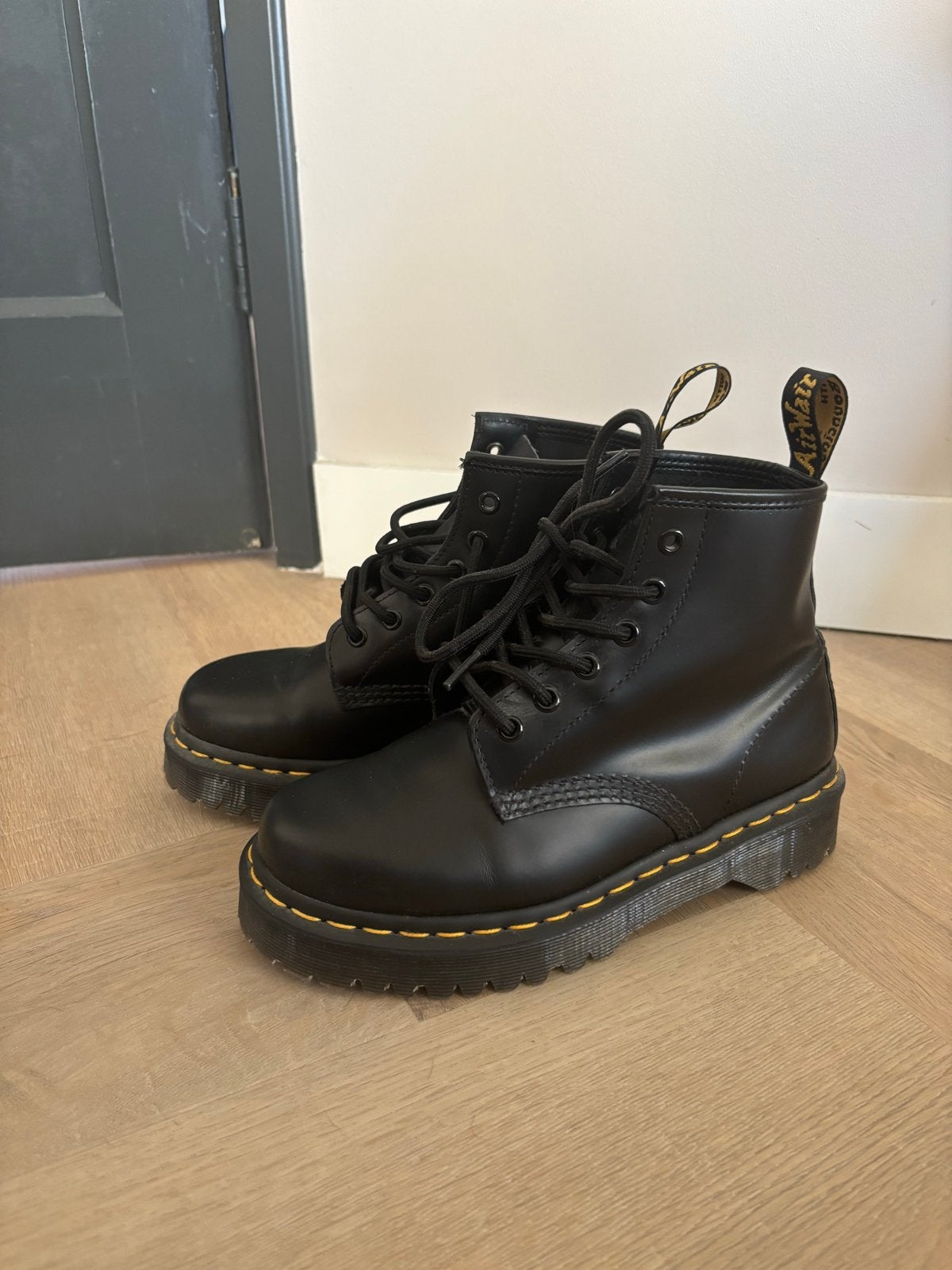 Dr. Martens 101 Bex, Zwart, Lage of Enkellaarzen, Ophalen of Verzenden, Zo goed als nieuw