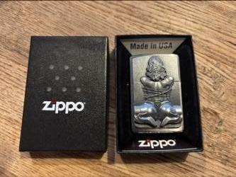 Zippo beperkte oplage Bondage Girl, Ophalen of Verzenden, Nieuw, Aansteker