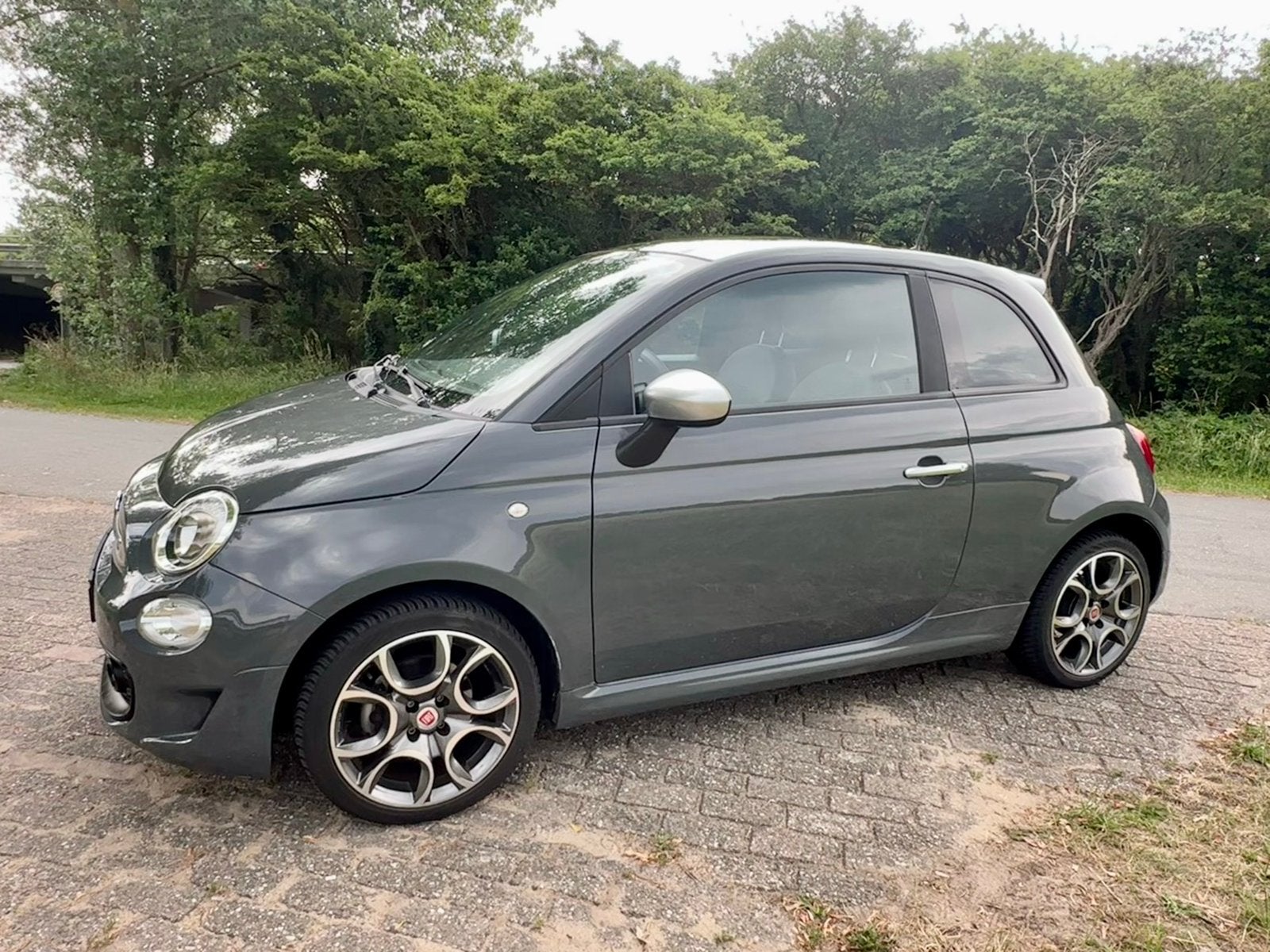 Fiat 500 Hybrid Rockstar | CarPlay | Cruise Control, Voorwielaandrijving, 40 €/maand, 4 stoelen, Origineel Nederlands