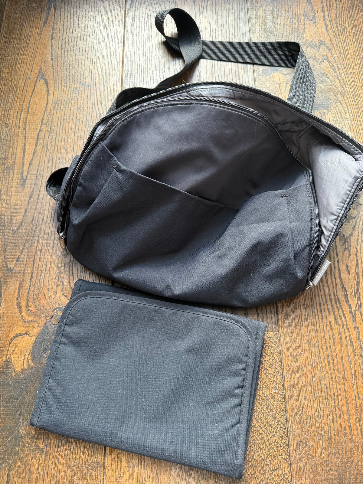 Stokke verzorgingstas met verschoningsmatje, Verzorgingstas, Zwart, Extra vakken, Ophalen of Verzenden