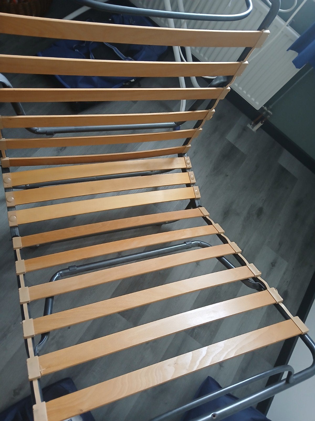 Eenpersoons lattenbodem met metalen frame, Gebruikt, Eenpersoons, Zwart, Ophalen of Verzenden