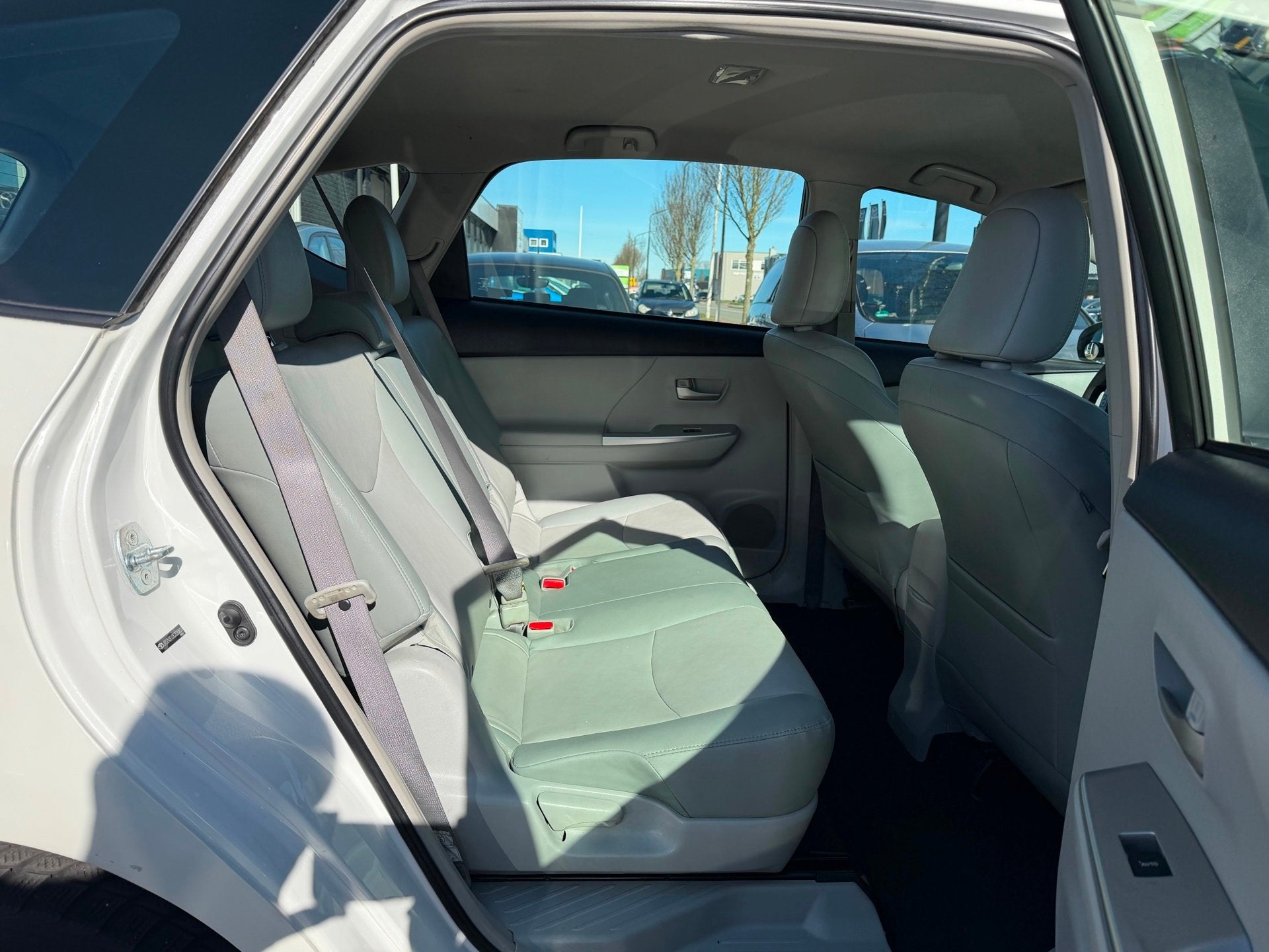 Toyota Prius Wagon 1.8 Dynamic Business 96g Aut/Navi/Cruise/, Euro 5, 4 cilinders, Wit, 98 pk