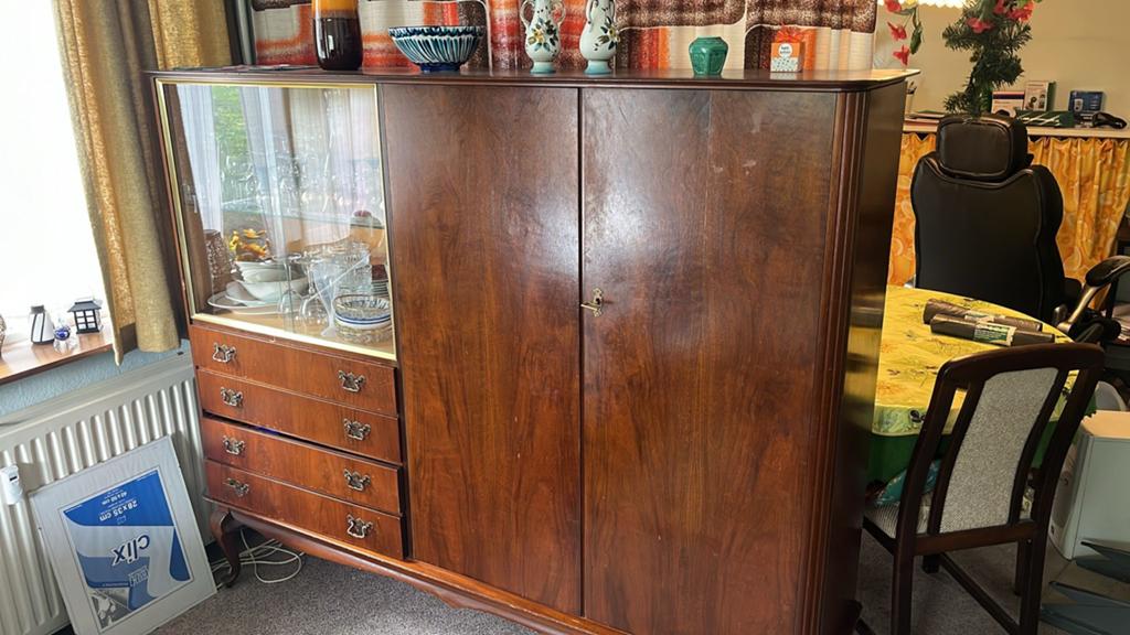 Vintage houten dressoir met vitrinekast en lades, Antiek en Kunst, Antiek | Meubels | Kasten, Ophalen