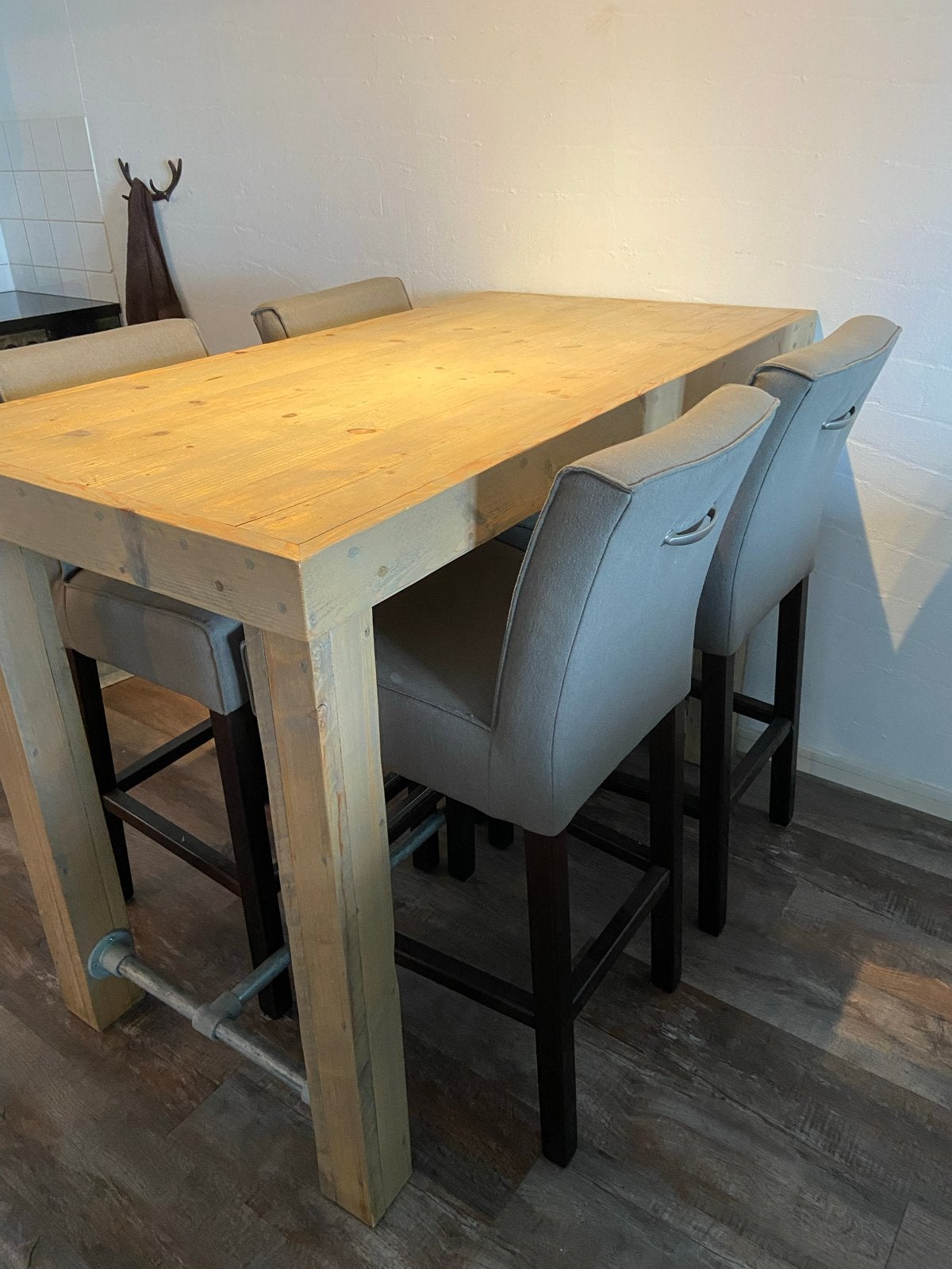 Houten bartafel met 4 barkrukken, Ophalen, Gebruikt