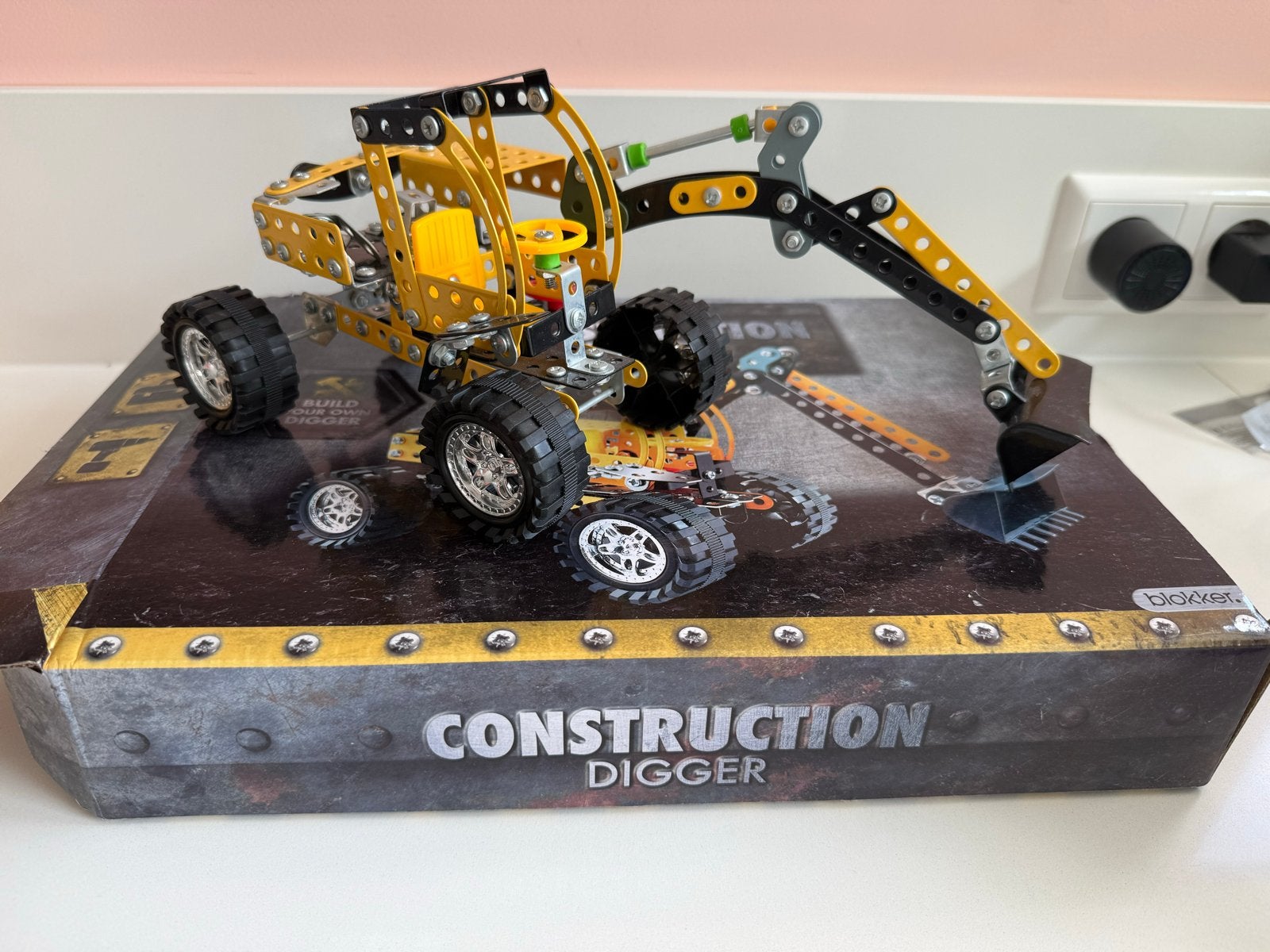 Construction Digger - Metaal Bouwset met Boutjes en Moertjes, Ophalen of Verzenden, Zo goed als nieuw, Knutselen