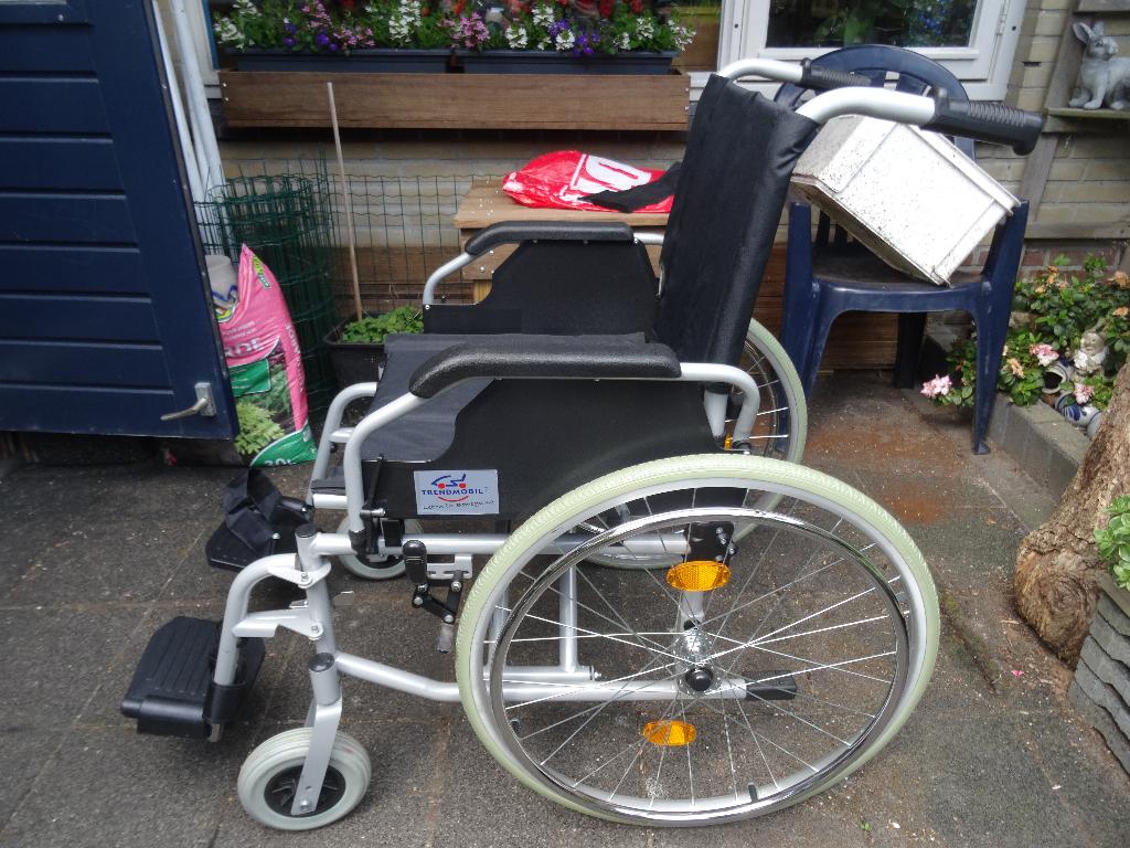 ROLSTOEL TRENDMOBIL in Nieuwstaat, Zie TEKST en Foto`s, Ophalen, Inklapbaar, Zo goed als nieuw, Handbewogen rolstoel