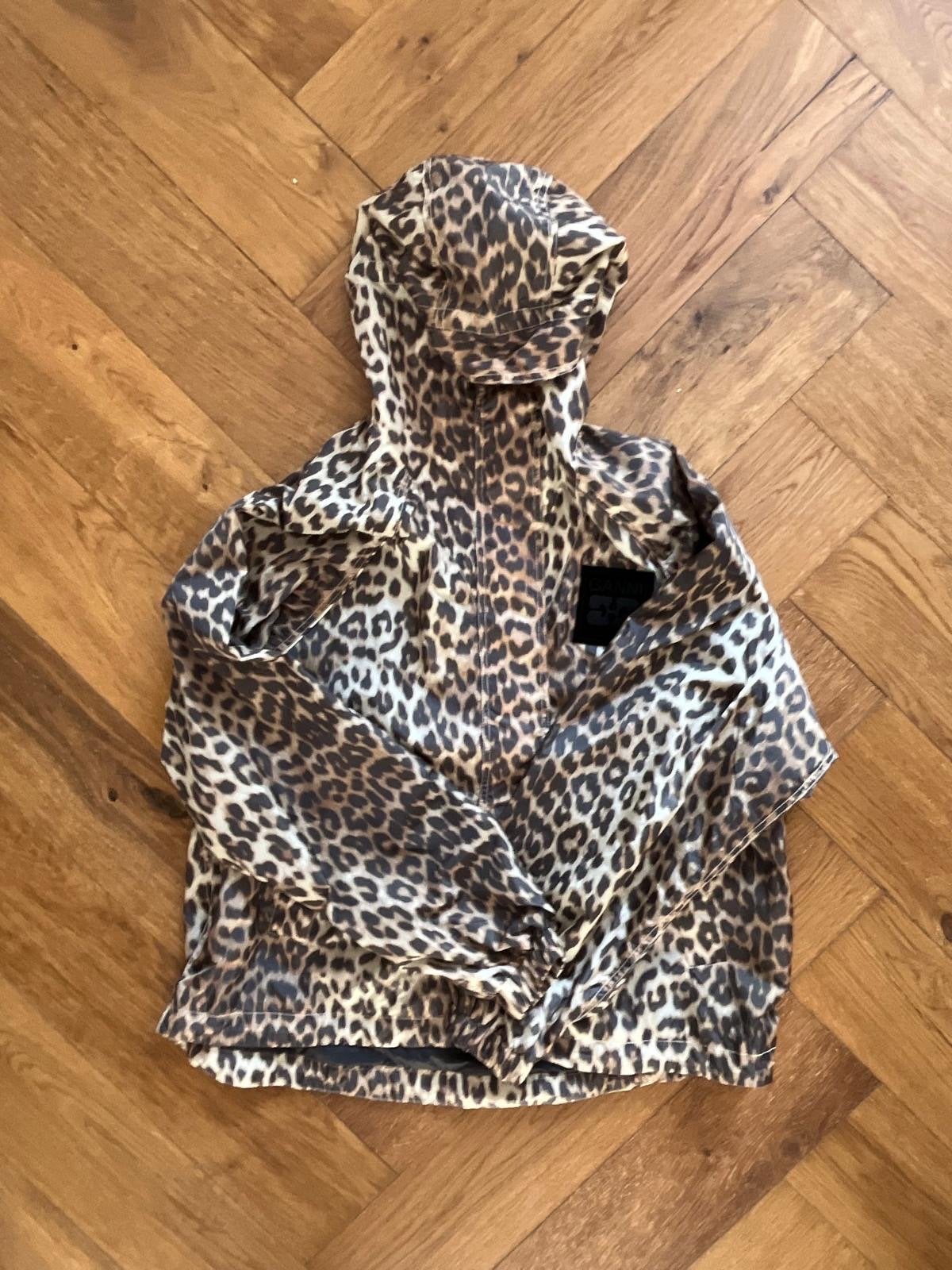 Ganni Leopard nylon jas leopard,  maat S/M, Ophalen of Verzenden, Nieuw, Maat 36 (S), Bruin