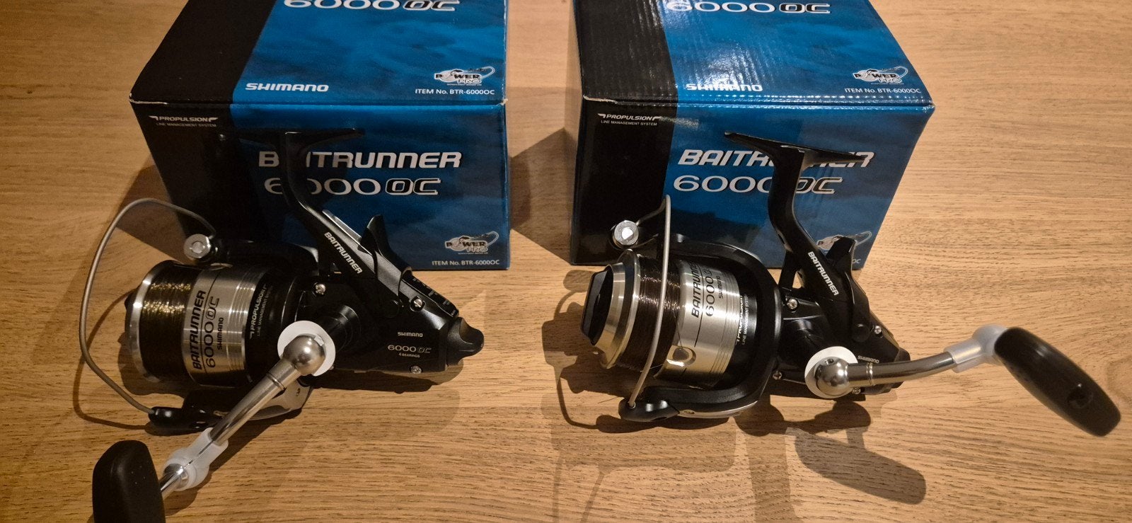 Shimano Baitrunner 6000 OC Vismolens (2 stuks), Watersport en Boten, Hengelsport | Karpervissen, Ophalen of Verzenden, Nieuw, Molen
