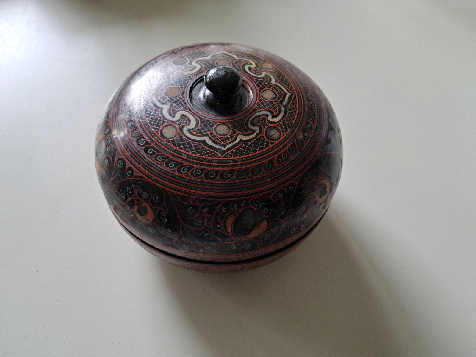 Fraai Gedecoreerd Lakdoosje - Vintage Oosters Design, Antiek en Kunst, Ophalen of Verzenden