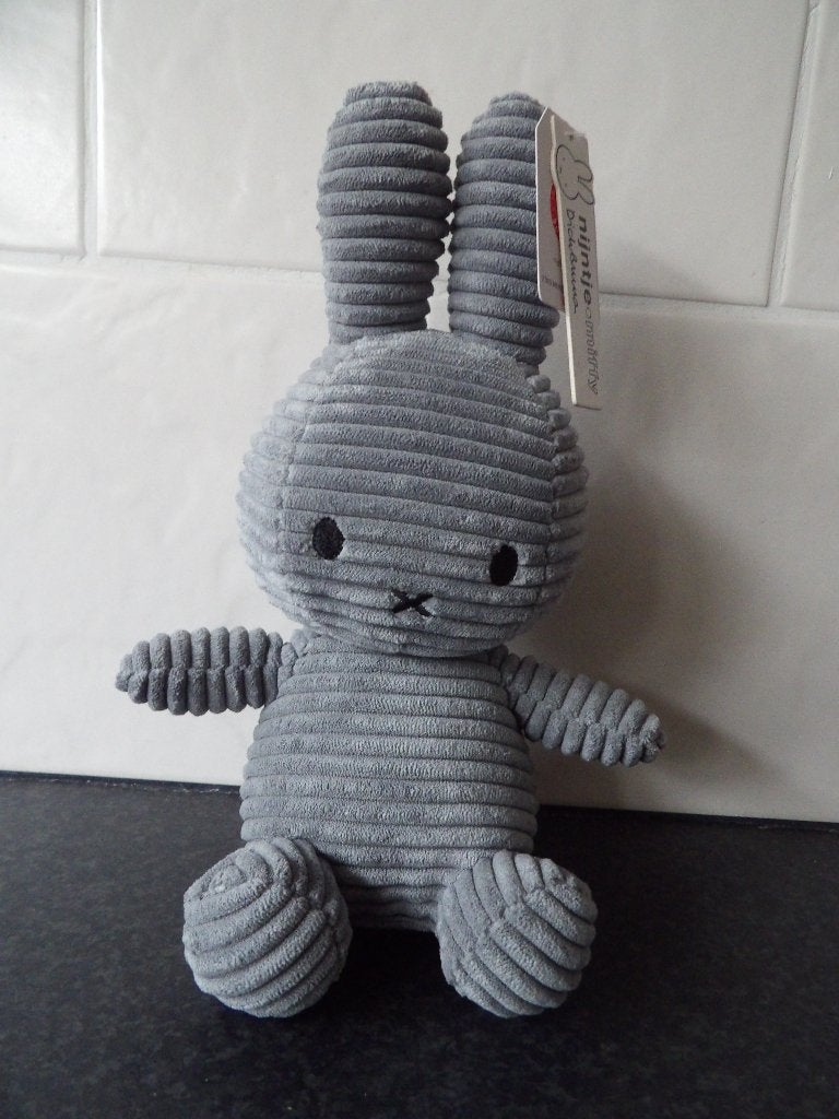 Nieuw met kaartjes Nijntje knuffel Sitting Corduroy Grey 23, Grijs, Nijntje, Ophalen of Verzenden, Middelgroot (20 tot 80 cm)
