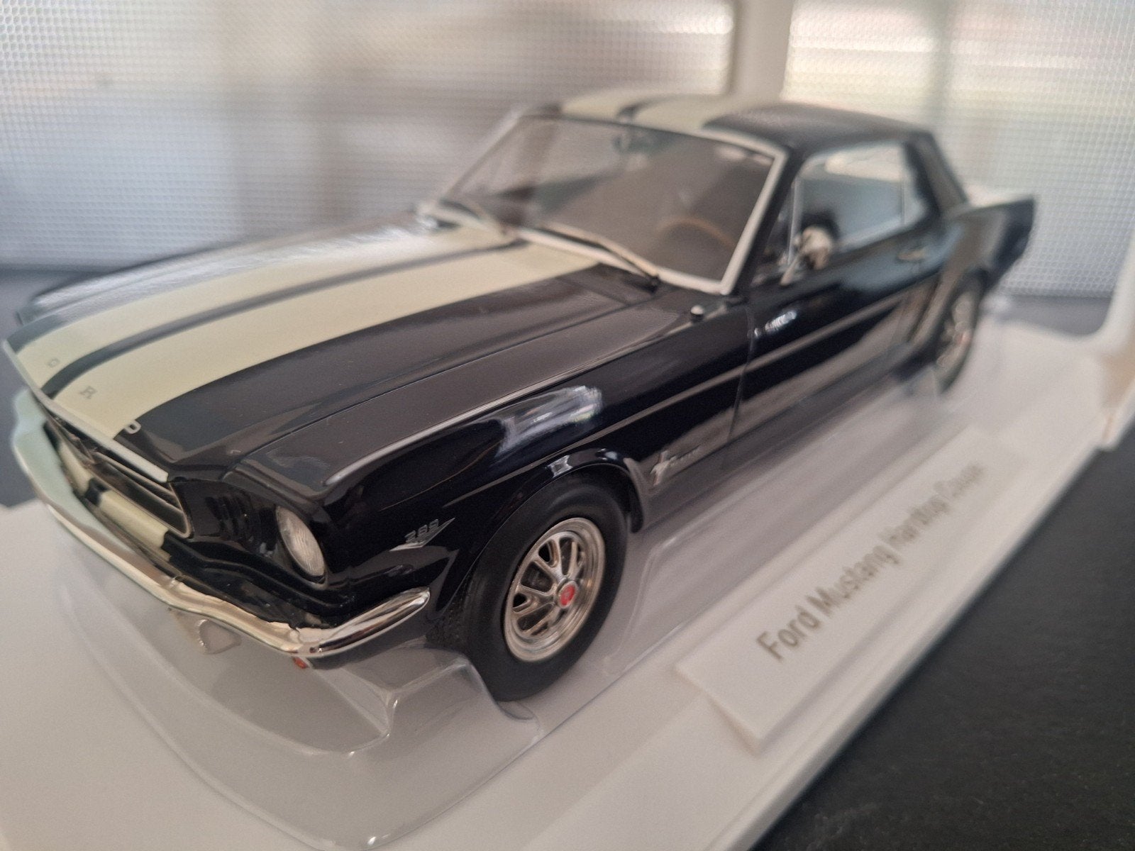 Ford Mustang Coupe 1966 Schaal 1:18, Auto, Norev, Ophalen of Verzenden, Norev