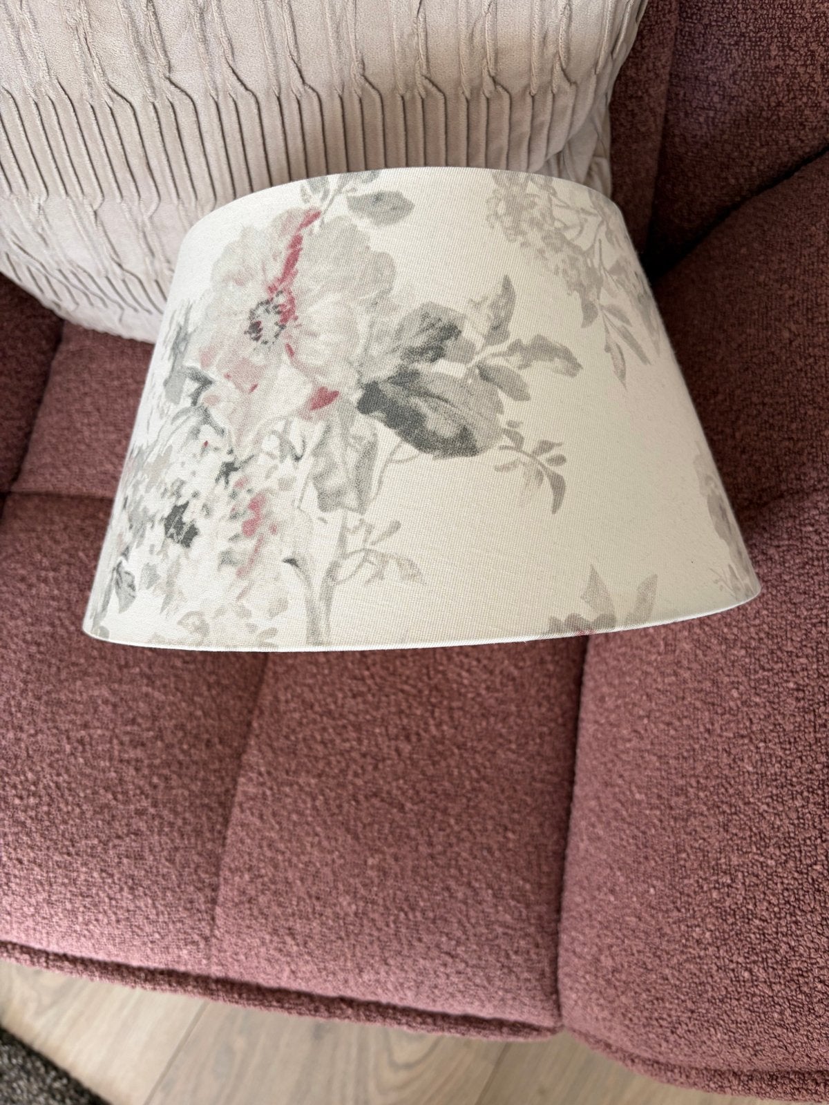 Bloemenprint lampenkap - Wit met grijs/roze bloemen, 16 cm, Gebruikt, Rond, Ophalen of Verzenden