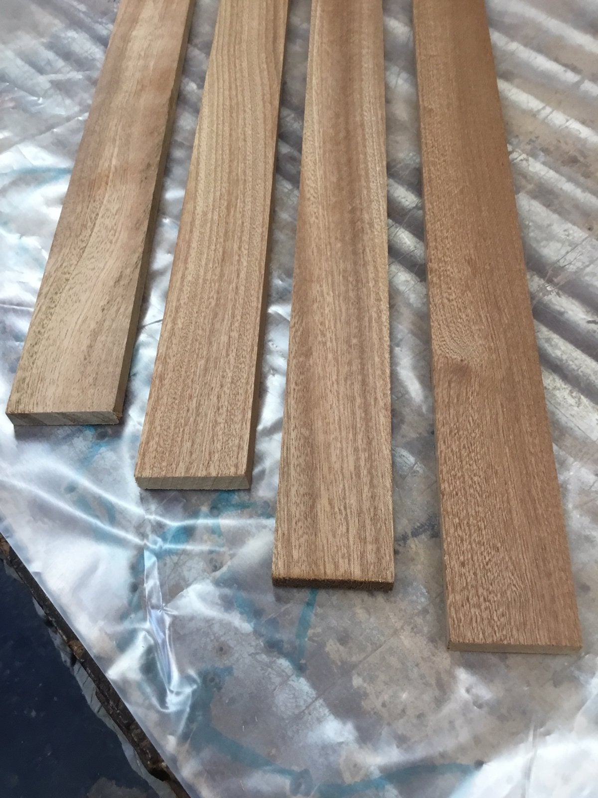 **MAHONIE LATTEN**, Ophalen, Minder dan 25 mm, Zo goed als nieuw, 200 tot 250 cm