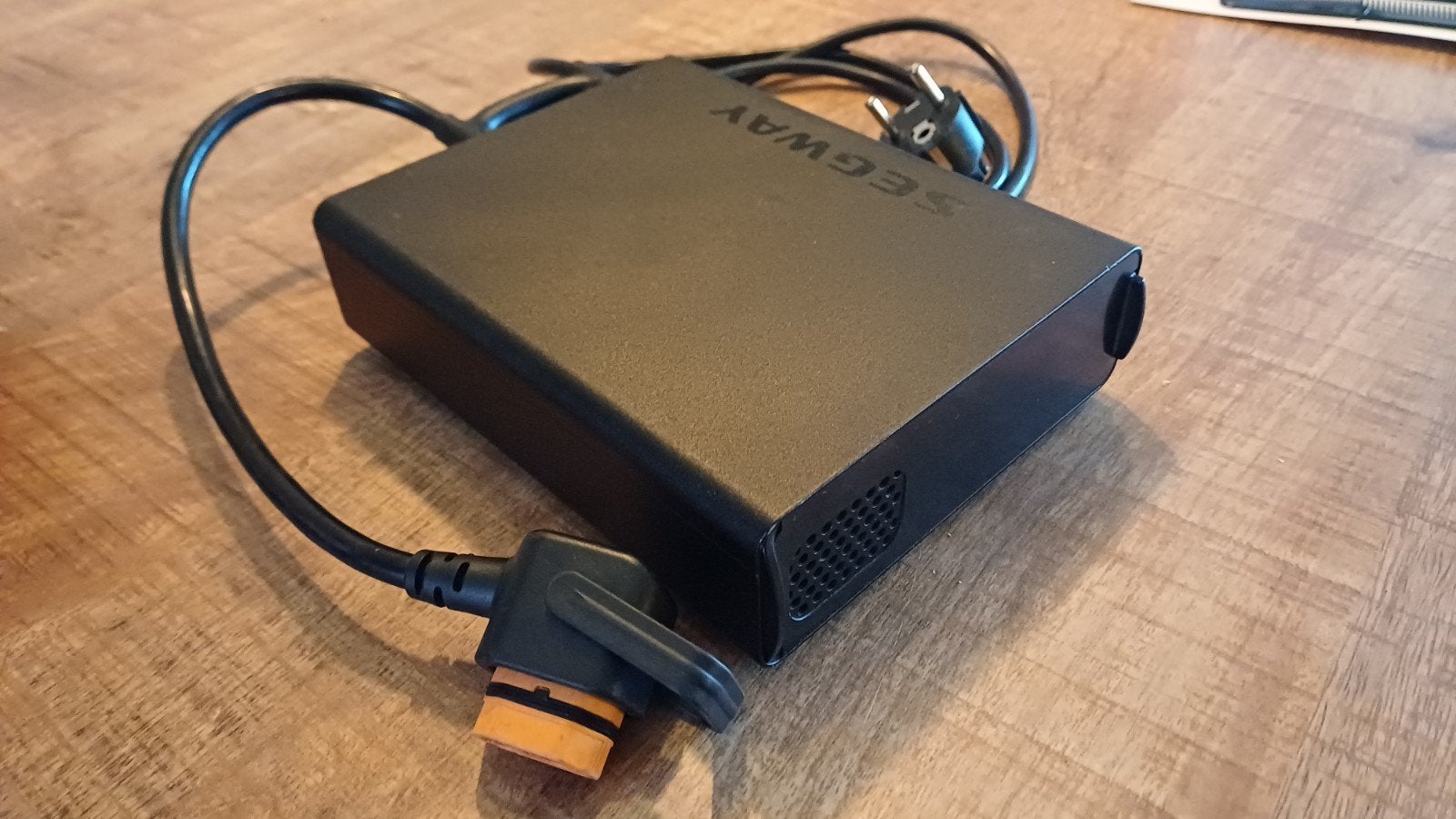 Originele Segway E110 lader (NB-52D5-8D0), Zo goed als nieuw
