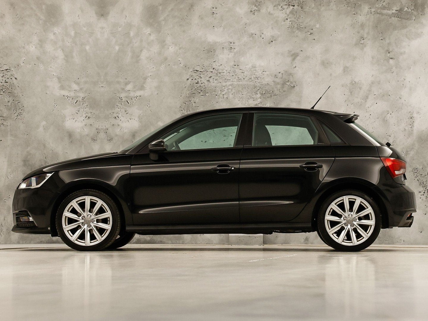 Audi A1 Sportback 1.0 TFSI Sport (NAVIGATIE, 5 DEURS, CLIMAT, Auto's, Audi, Voorwielaandrijving, 12 maanden, Stof, 95 pk