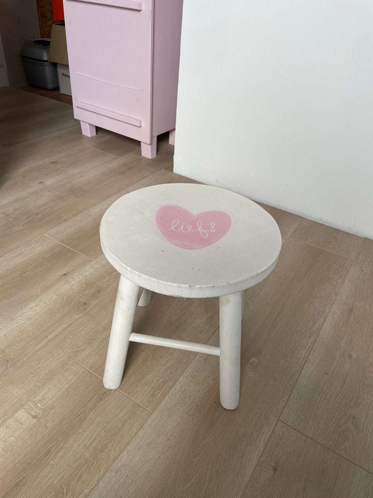 Schattig wit krukje met roze hartje van Lief!, Ophalen, Gebruikt, Hout