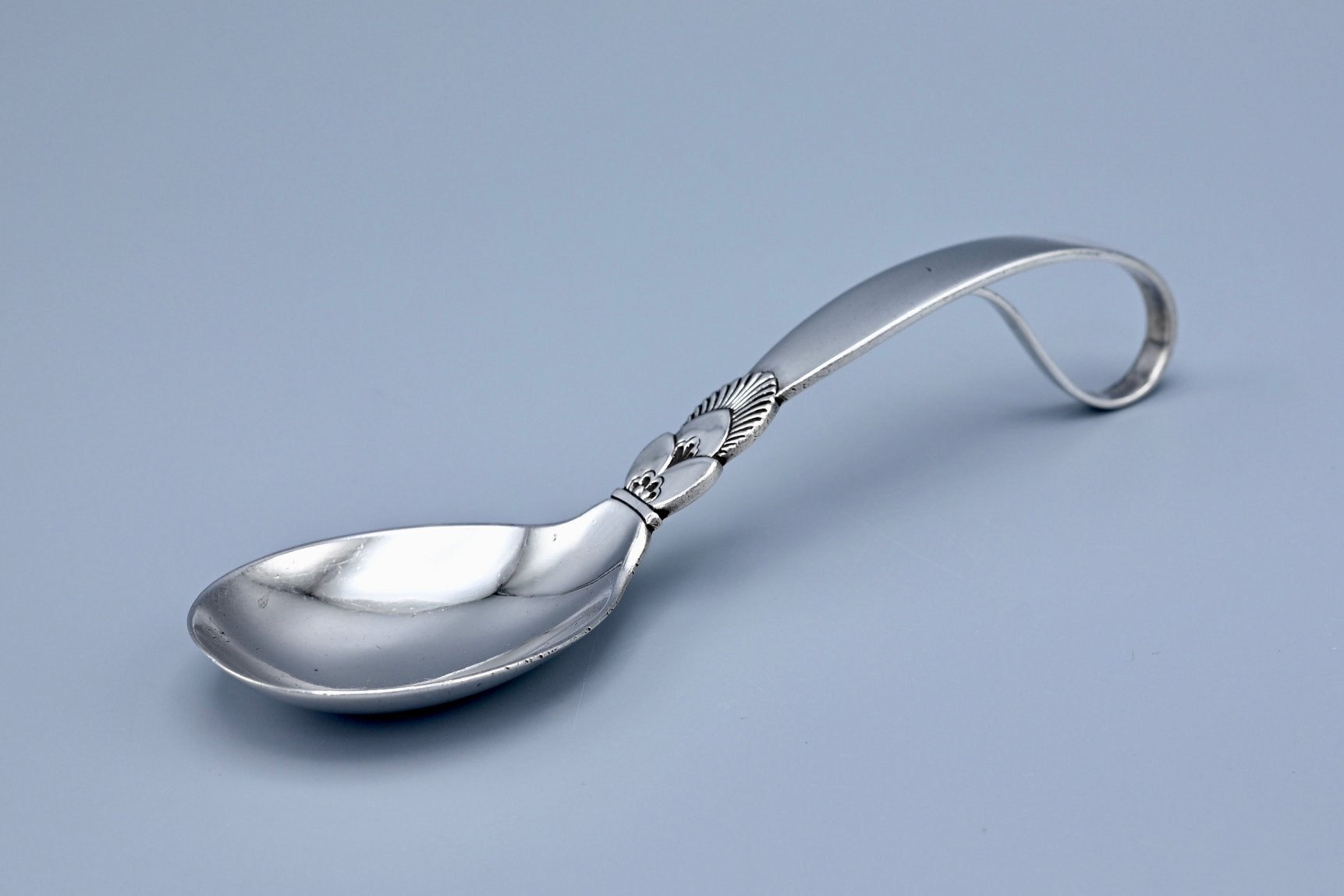 Georg Jensen - baby spoon, model Cactus, 1932, Antiek en Kunst, Antiek | Goud en Zilver, Ophalen of Verzenden, Zilver