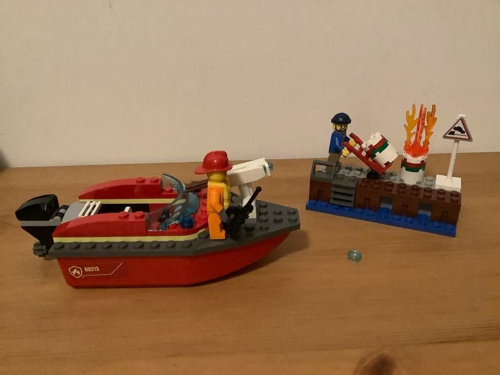 Lego city 60213 brandweer : brand aan de kade, Ophalen of Verzenden, Zo goed als nieuw