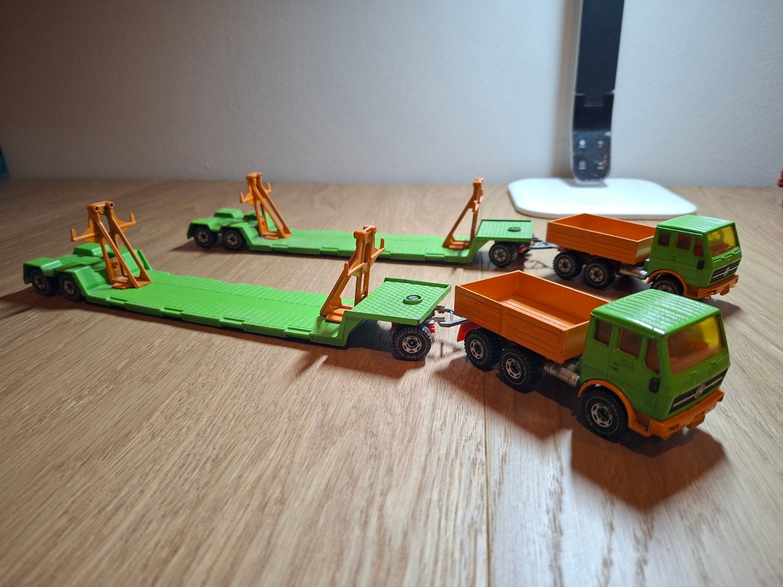 Set van 2 vrachtwagens met aanhangers, Ophalen of Verzenden, Gebruikt