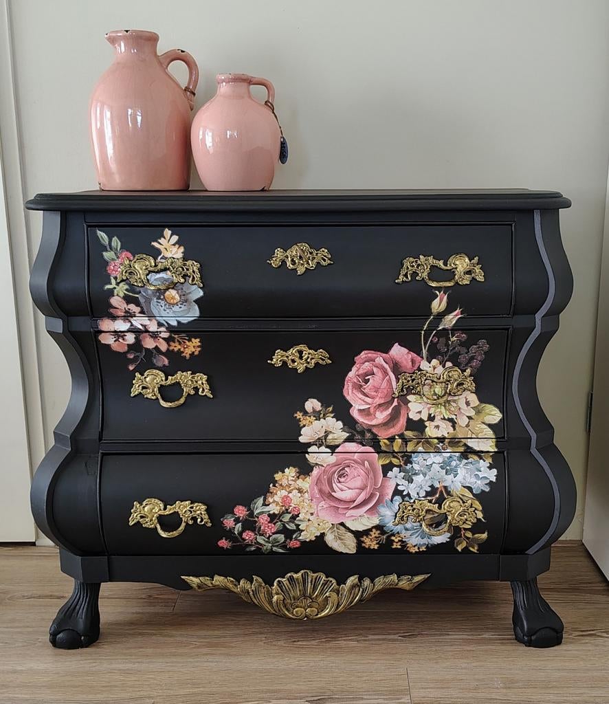 Charmant zwart buikkastje met bloemenprint op en in de lades, Huis en Inrichting, Kasten | Ladekasten, Landelijk, brocante, vintage, antiek