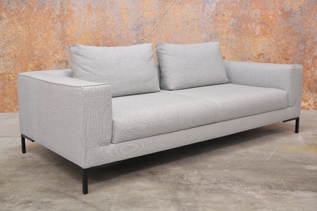 Nieuw beklede Design on Stock Aikon Lounge design bank, Huis en Inrichting, Banken | Bankstellen, Design on Stock, 150 tot 200 cm