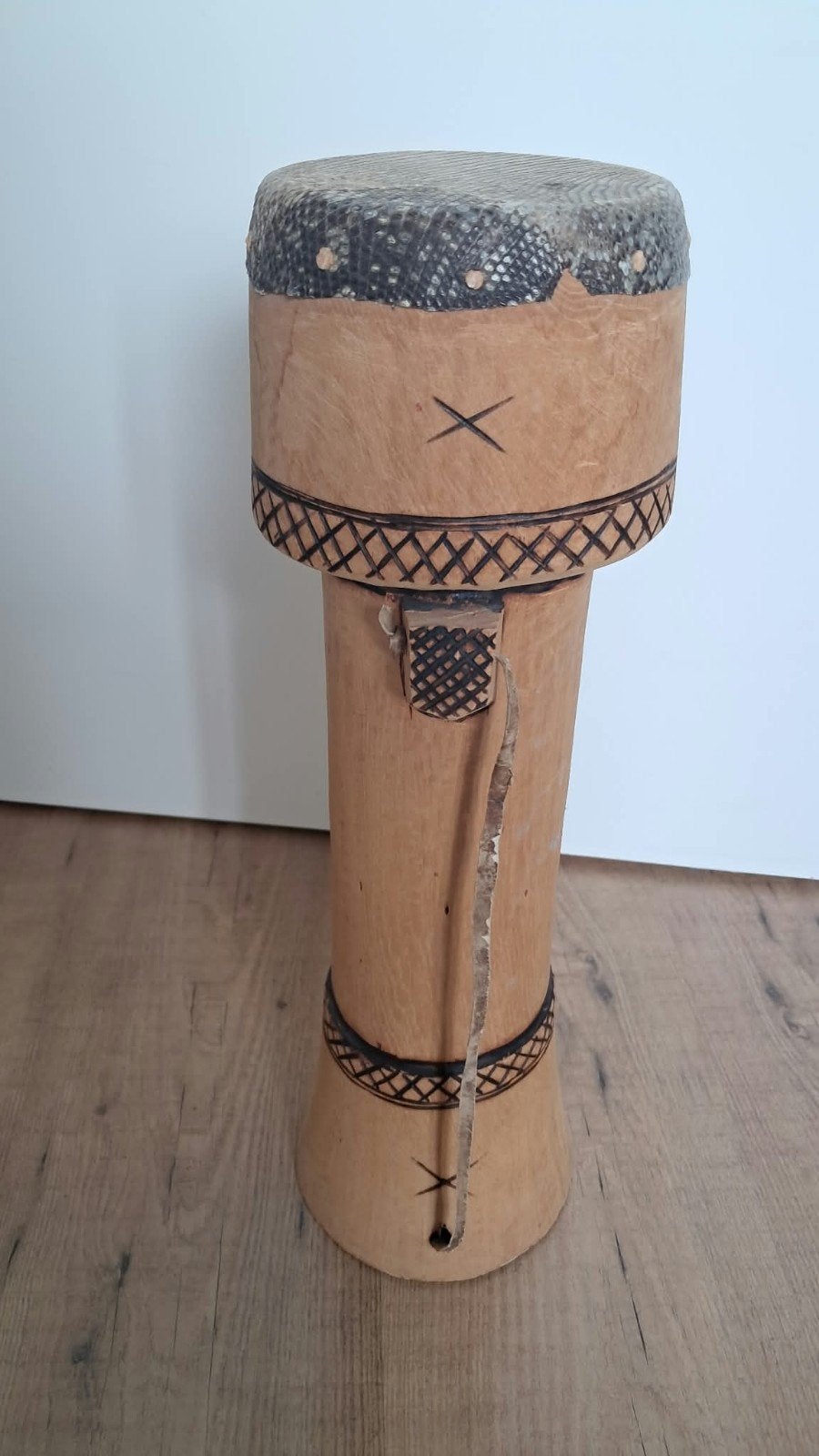 Afrikaanse trommel (echt slangenleer), Muziek en Instrumenten, Ophalen of Verzenden, Gebruikt, Overige merken