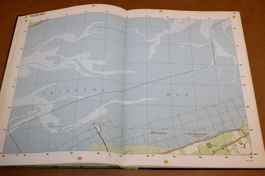 Grote Provincie Atlas Friesland — Topografisch 1:25.000, Boeken, Gelezen, Ophalen of Verzenden, Landkaart, 1800 tot 2000