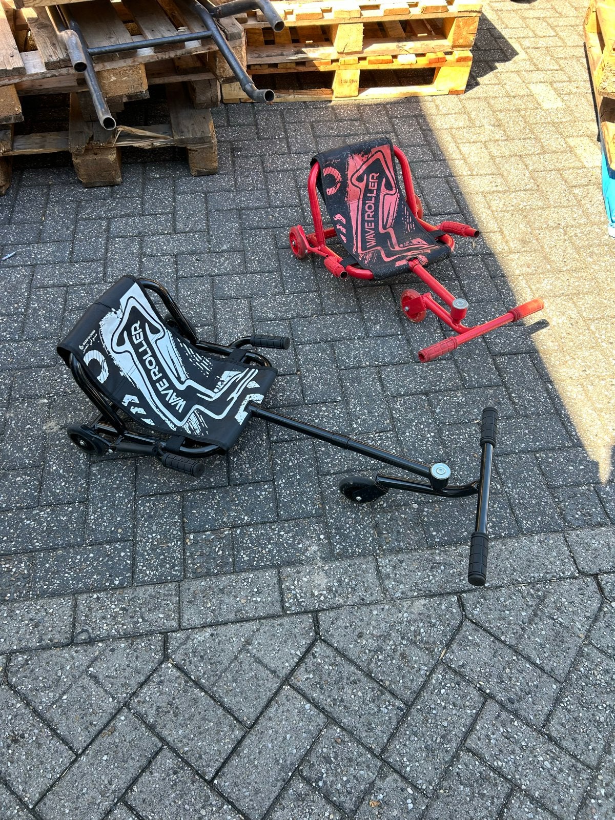 Wave Roller Skelters - Zwart en Rood per stuk, Ophalen, Gebruikt