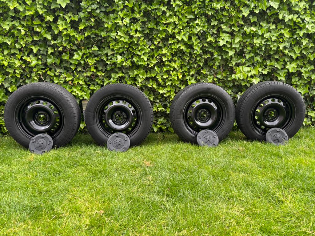 Banden met velgen 215/65R16C gloss zwart, Auto-onderdelen, Banden en Velgen, Ophalen, 16 inch, Banden en Velgen, Zomerbanden